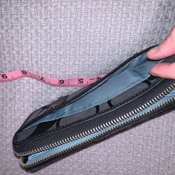 Authentic Rare Coach double buckle front wallet - Picture 4 of 4